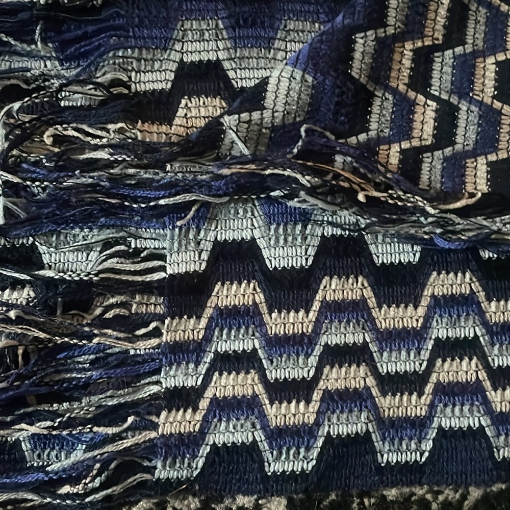 MISSONI Zig Zag Blues Scarf 💙💙 - Picture 7 of 7